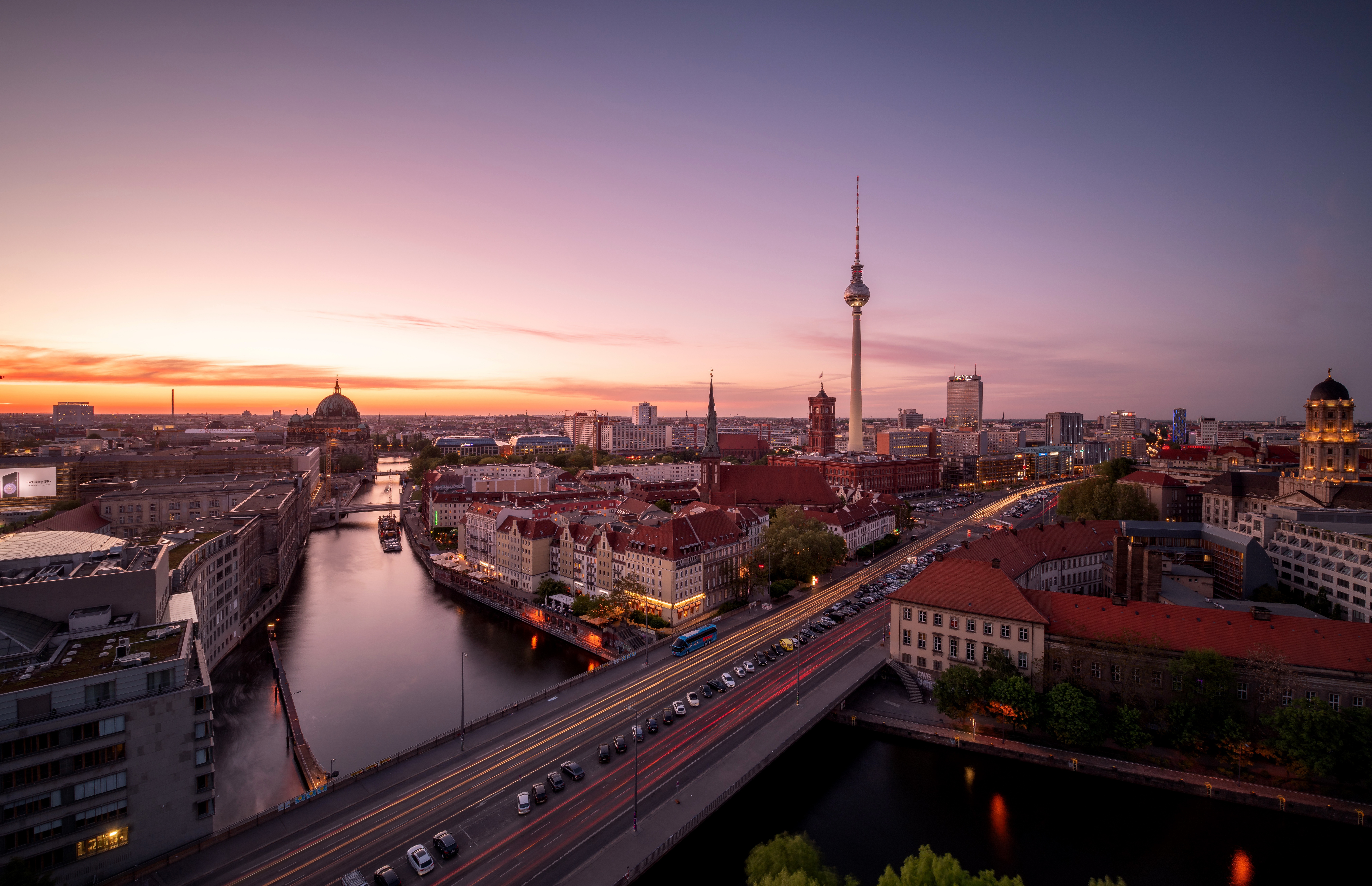 Берлин. Берлин, город. Берлин панорама. Германия Берлин 640х960. Берлин столица Германии располагается на берегах реки.