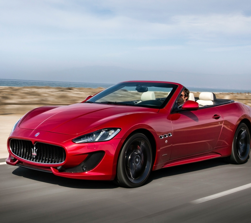 Maserati GRANCABRIO красный