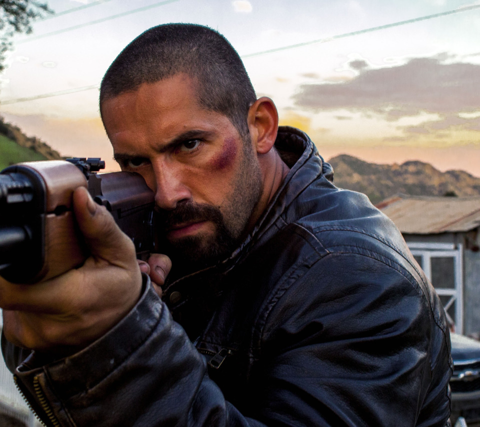 Close range. Scott Adkins 2021. Скотт Эдкинс сейчас 2021. Скотт Эдкинс лысый.