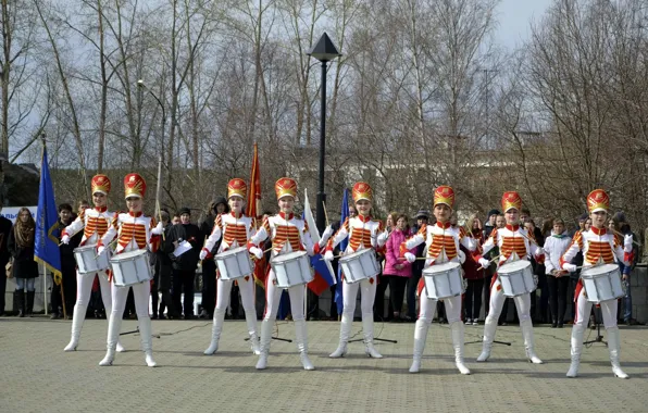 Девушки, победа, 9 мая, концерт.