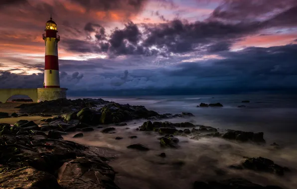 Картинка шторм, камни, океан, скалы, берег, маяк, Бразилия