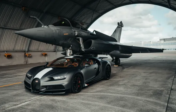 Картинка Истребитель, Bugatti, Серый, Ангар, Автомобиль, Grey, Гиперкар, Dassault Rafale