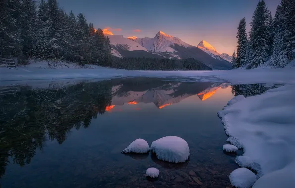 Картинка зима, лес, снег, горы, озеро, отражение, Канада, Альберта