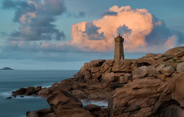 Картинка море, облака, пейзаж, природа, скала, камни, Франция, маяк