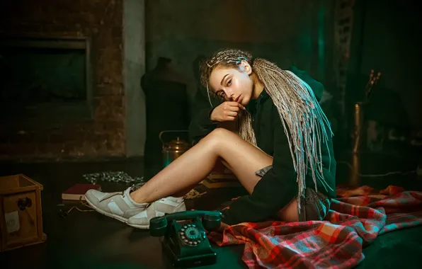 Взгляд, девушка, поза, комната, телефон, ножки, Albert Lesnoy