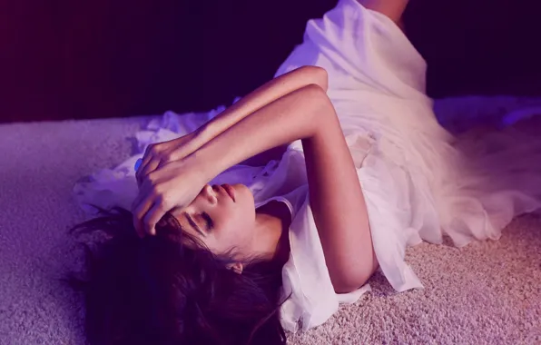 Картинка девушка, поза, лежит, Camila Cabello