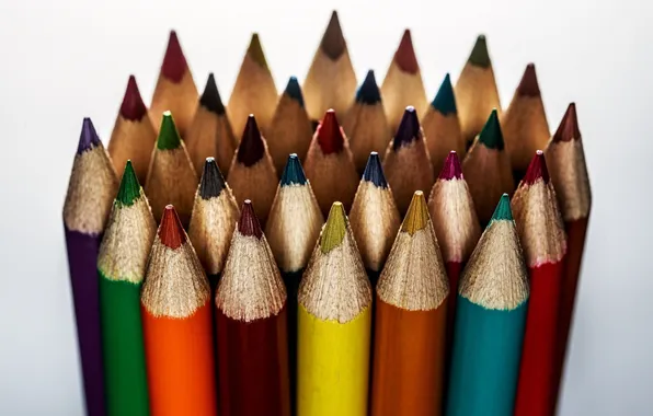 Макро, светлый фон, цветные карандаши
