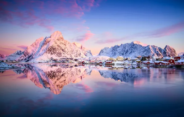 Картинка зима, снег, отражения, горы, Норвегия, городок, поселение, Север