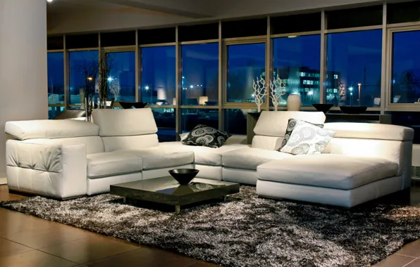 Комната, диван, окна, столик, ковер.