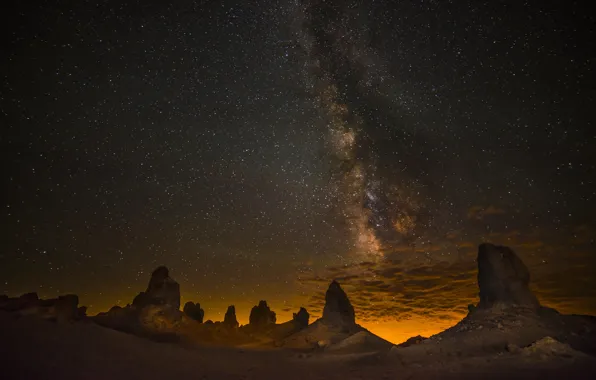 Картинка небо, звезды, ночь, скалы, пустыня, млечный путь, California, USА