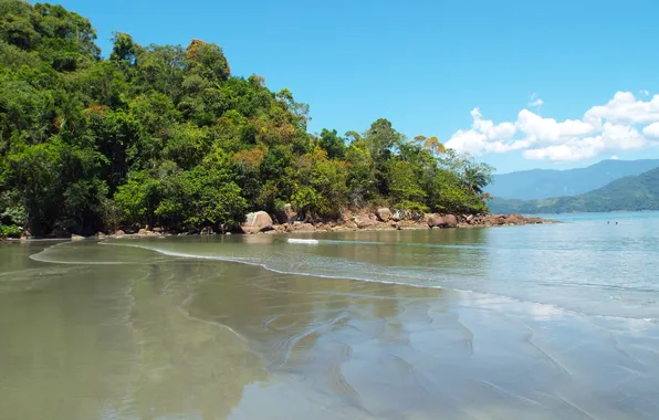 Brazil, Ubatuba, Estaleiro Beach 3