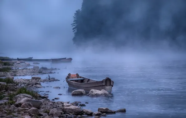Картинка пейзаж, природа, туман, река, камни, скалы, берег, лодки