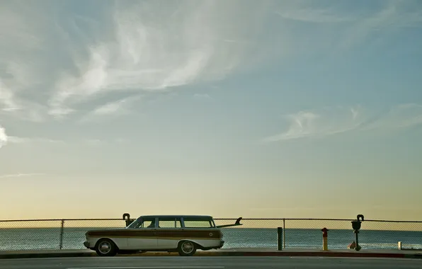 Картинка море, небо, облака, автомобиль, универсал, доски для серфинга