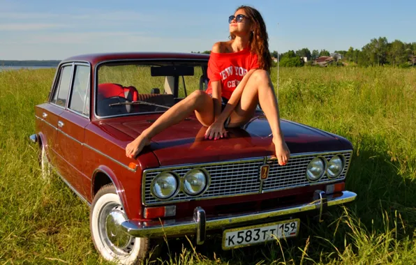 Картинка girl, shorts, cars, glasses, t-shirt