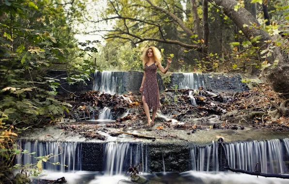 Картинка девушка, река, водопад