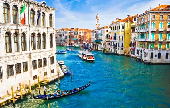 Люди, дома, лодки, Италия, Венеция, канал, флаги, архитектура