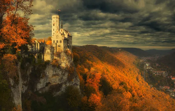 Осень, горы, замок