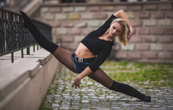 Картинка beautiful, street, dance, dancer, ballet, outdoors, acrobatic