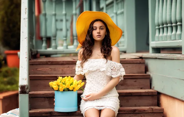 Картинка девушка, шляпка, ножки, жёлтые тюльпаны, Natia Gachava