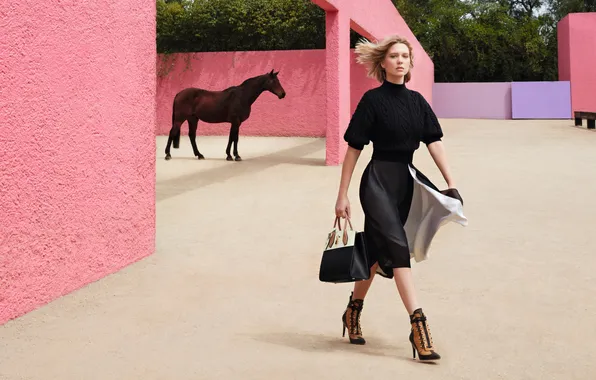Картинка модель, лошадь, реклама, актриса, блондинка, фотограф, Louis Vuitton, бренд