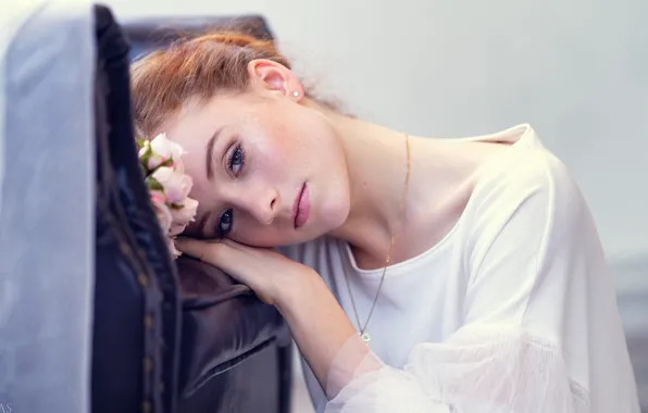 Картинка грусть, девушка, цветы, блузка, EIKONAS