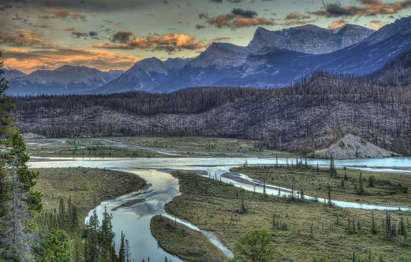 Небо, облака, горы, река