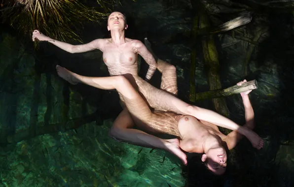 Грудь, вода, девушки, ноги