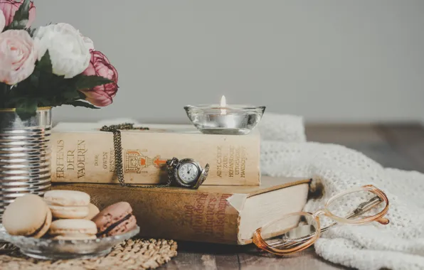 Книги, ваза, винтаж