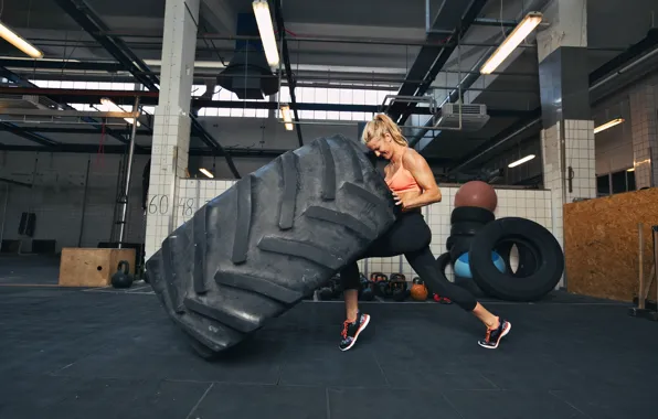 Картинка woman, crossfit, giant tire, explosive force