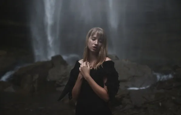 Девушка, водопад, в чёрном, Aleah Michele, Diluted Thoughts