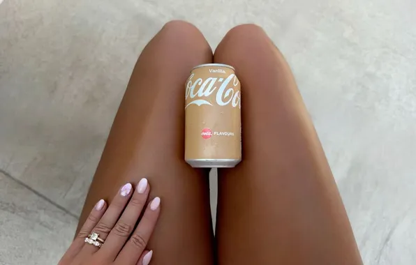 Девушка, кольцо, напиток, coca-cola, маникюр, стройные ножки