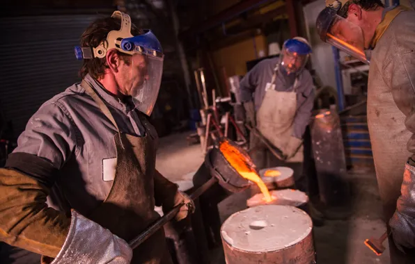 Workers, foundry, molten metal