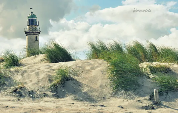 Картинка песок, море, пляж, небо, облака, маяк, Германия, курорт