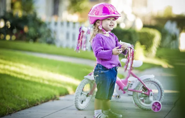 Картинка веселье, колёса, велосипед, ребёнок, игра, взгляд, шлем, асфальт