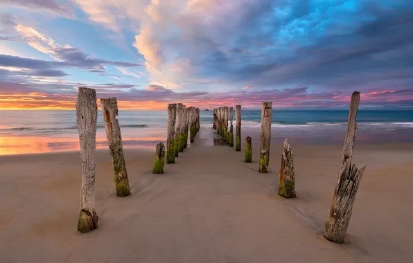 Картинка море, пляж, облака, столбы, утро, Новая Зеландия
