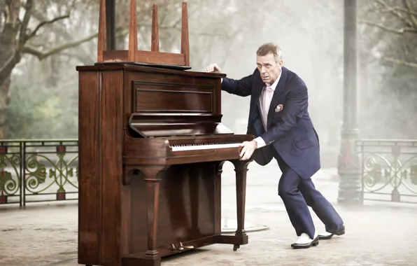 Костюм, Хью Лори, Hugh Laurie, актёр, пианино, музыкант, Park, писатель