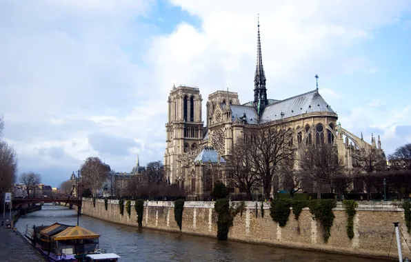 Картинка небо, облака, мост, река, Франция, Париж, катер, Собор Парижской Богоматери