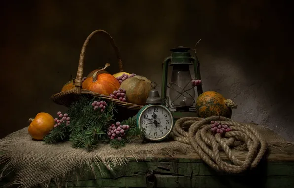 Цветы, ветки, ягоды, стол, часы, еда, веревка, канат