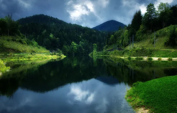 Картинка небо, облака, деревья, озеро, отражение, Австрия, зеркало, линии электропередачи