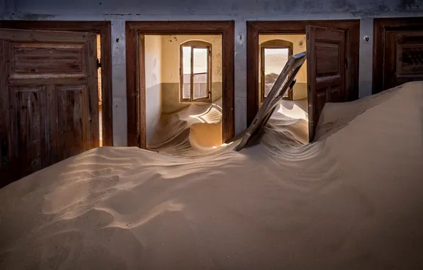 Windows, house, sand, abandonment