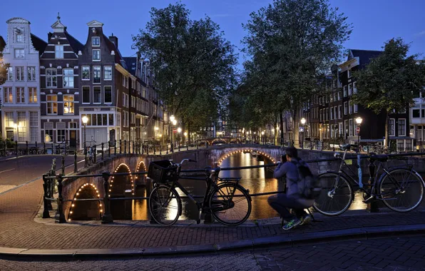 Картинка ночь, город, дома, освещение, Амстердам, фонари, канал, Нидерланды