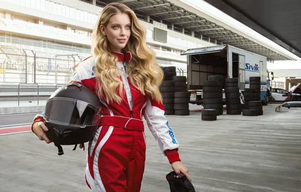 Картинка улыбка, шлем, комбинезон