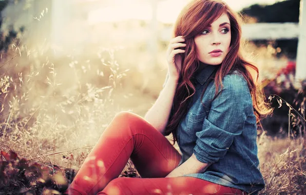 Картинка Девушка, рыжая, рубашка, красные джинсы