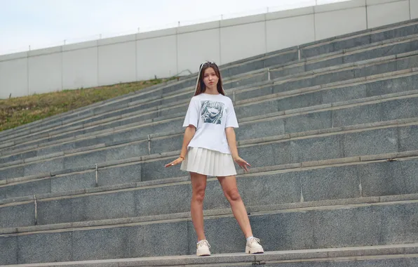 Girl, young, model, pretty, skirt, T-shirt, long-haired, sneakers