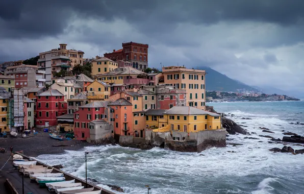 Картинка море, горы, тучи, шторм, город, дома, лодки, Италия