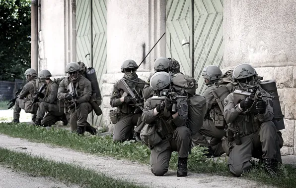 Солдаты, экипировка, учение