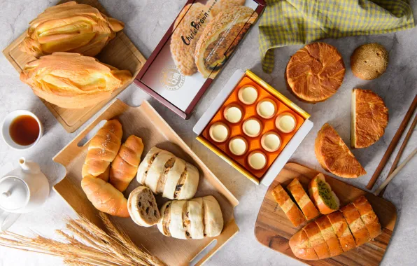 Чай, булки, сдоба, выпечка, пирожные, ассорти