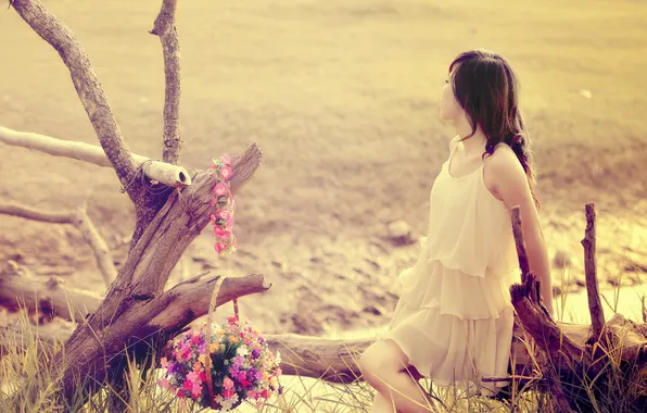 Поле, девушка, цветы