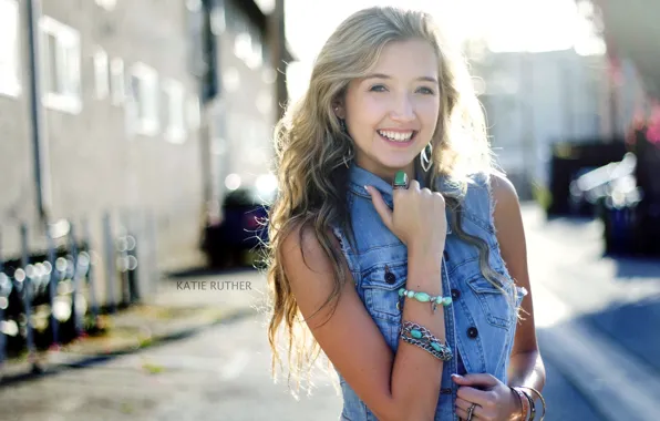 Девушка, улыбка, настроение