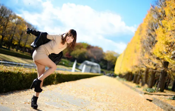 Картинка лето, девушка, улыбка, платье, ножки